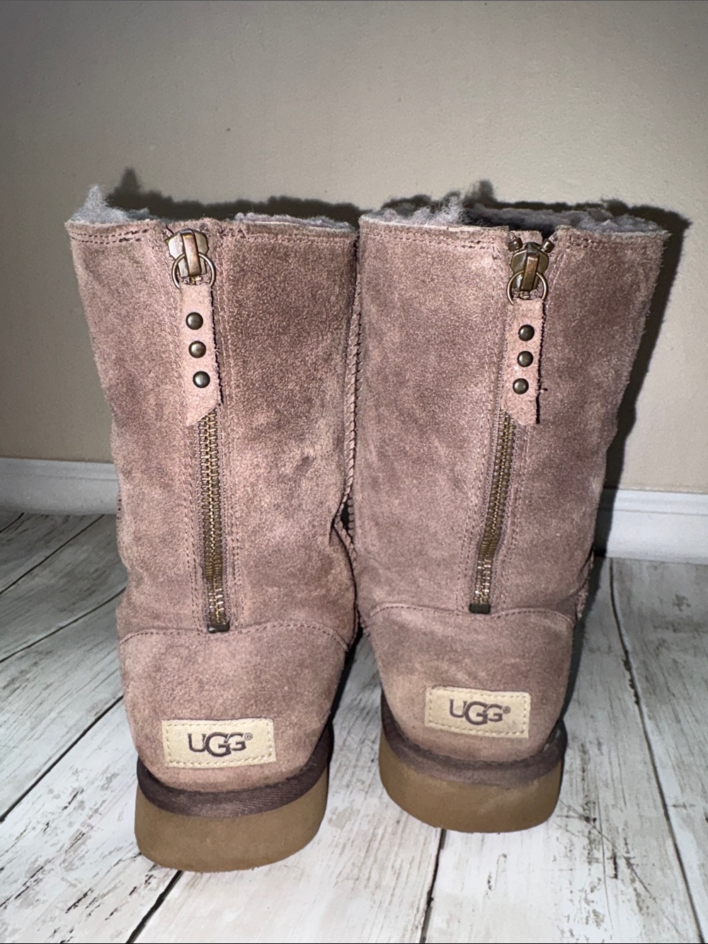 Pre-owned Ugg boots size 9 - Picture 3 of 7